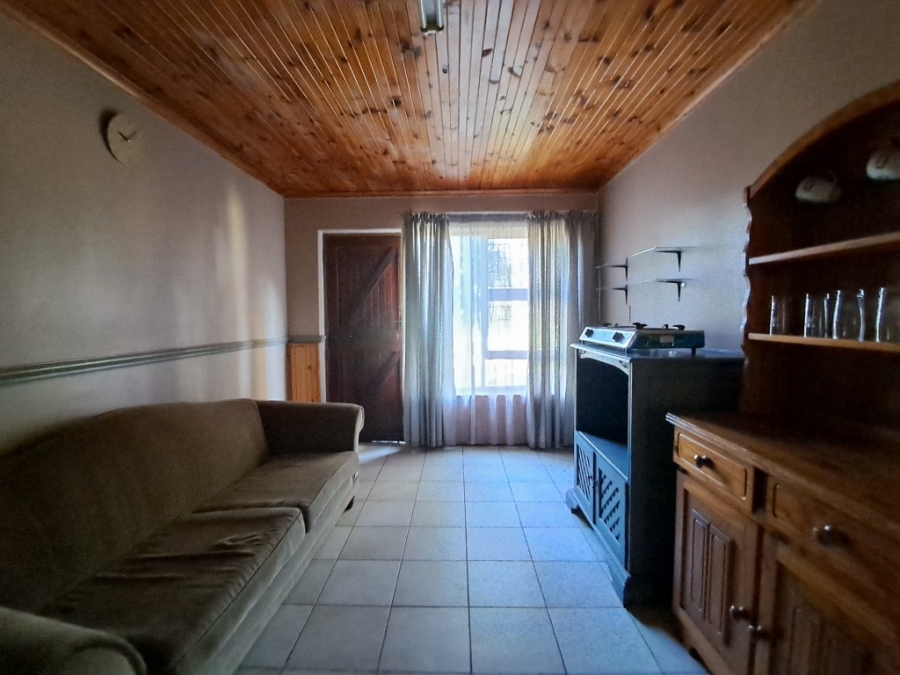 To Let 7 Bedroom Property for Rent in Humansdorp Eastern Cape